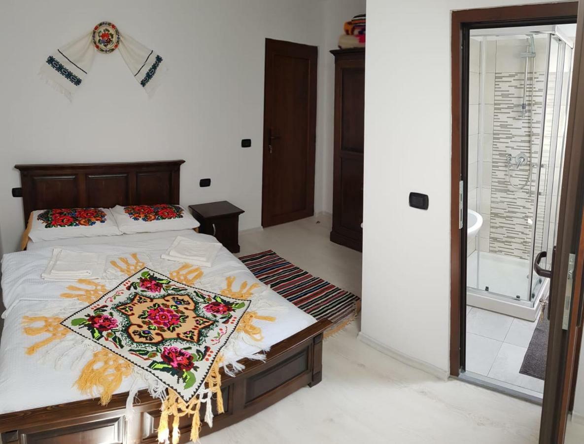 Hotel Casa Fratii Mat Moisei Exteriér fotografie
